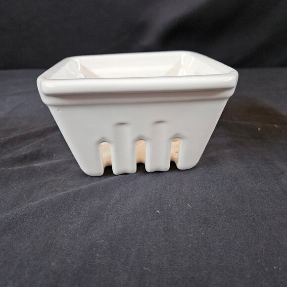 Rae Dunn Artisan Collection Strawberry Basket White Farmhouse Home Decor - Picture 8 of 11